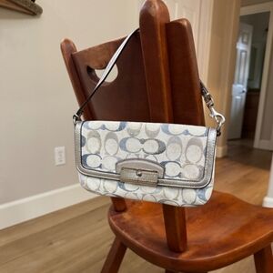 Beautiful COACH clutch